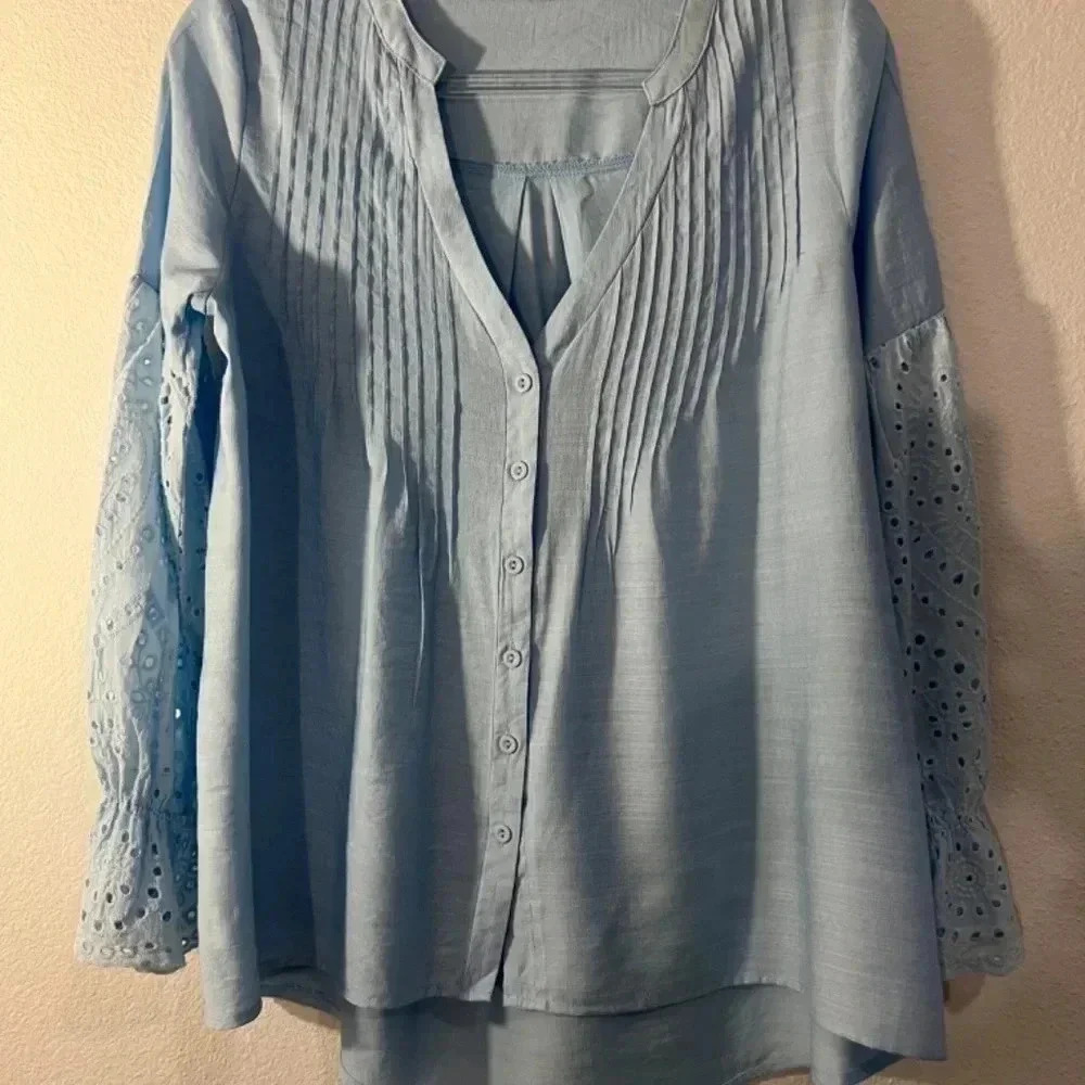 Baby Blue Top with Lace Hole Sleeves Size Small - Picture 6 of 10